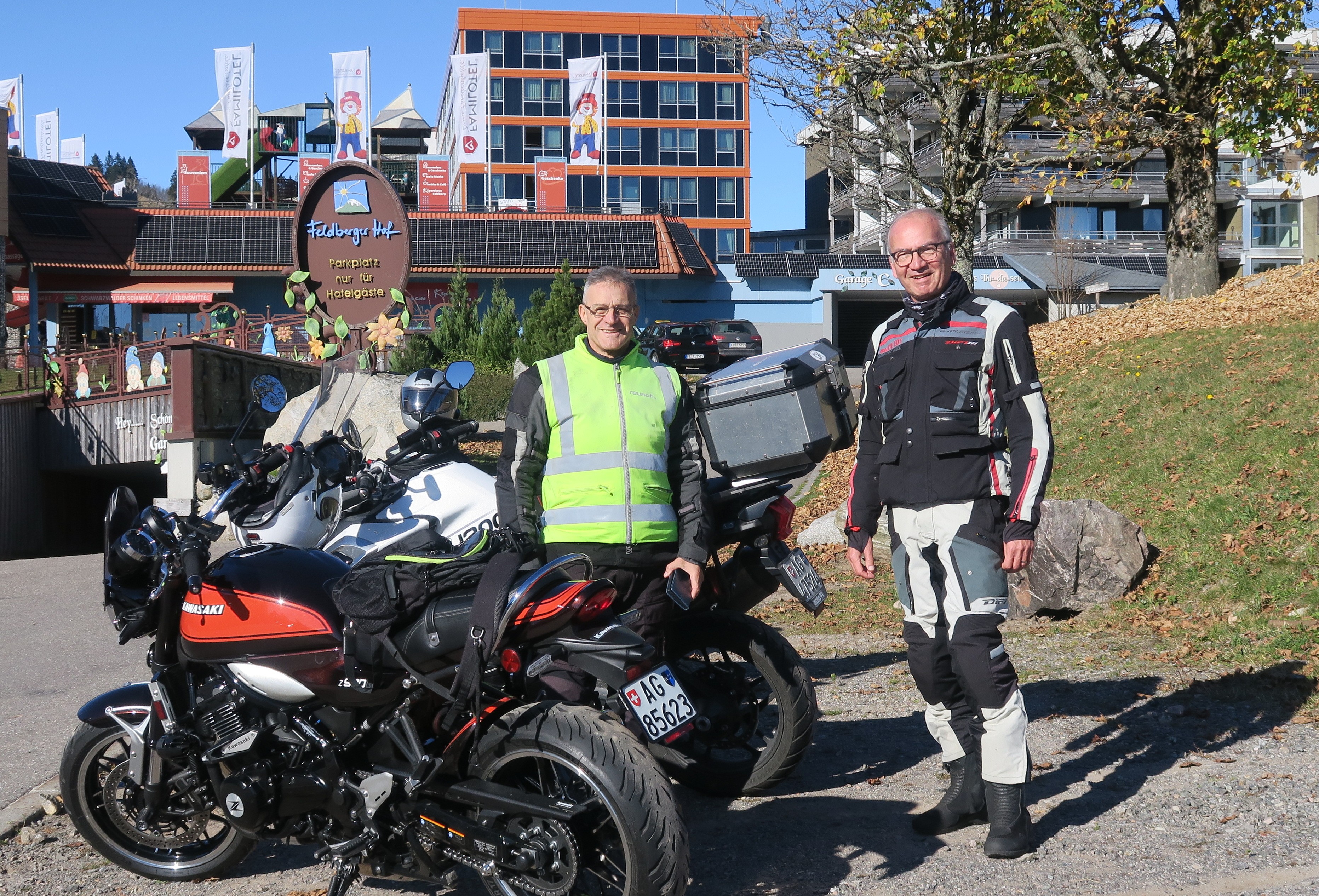 Motorräder auf Passhöhe